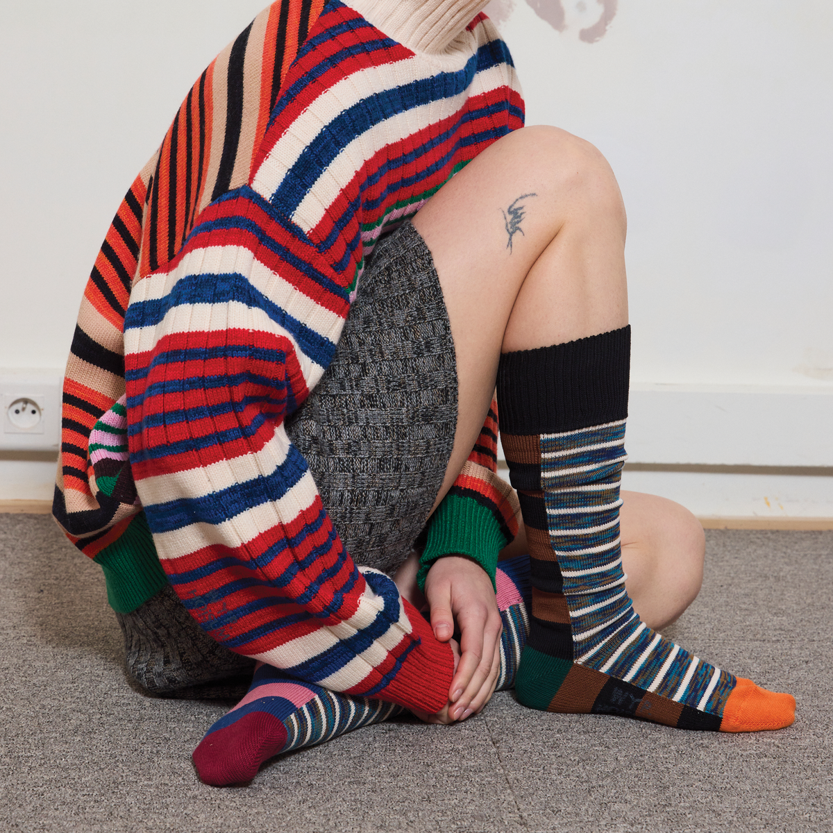 WYP HOiSUM HIGH SOCKS - PINK/BROWN